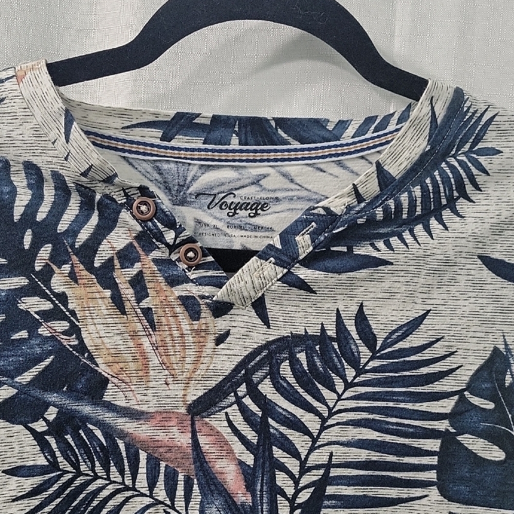 VOYAGE Leaf Print Short Sleeve V Neck Shirt New Size XL - Picture 4 of 7